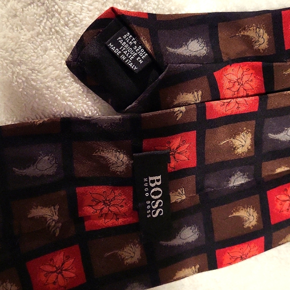 Hugo Boss 100% silk necktie made in Italy